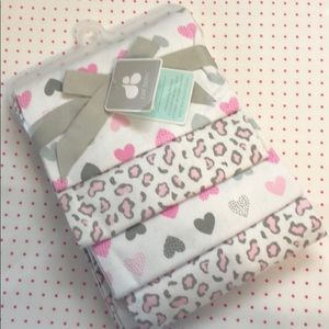 Just Born swaddle set